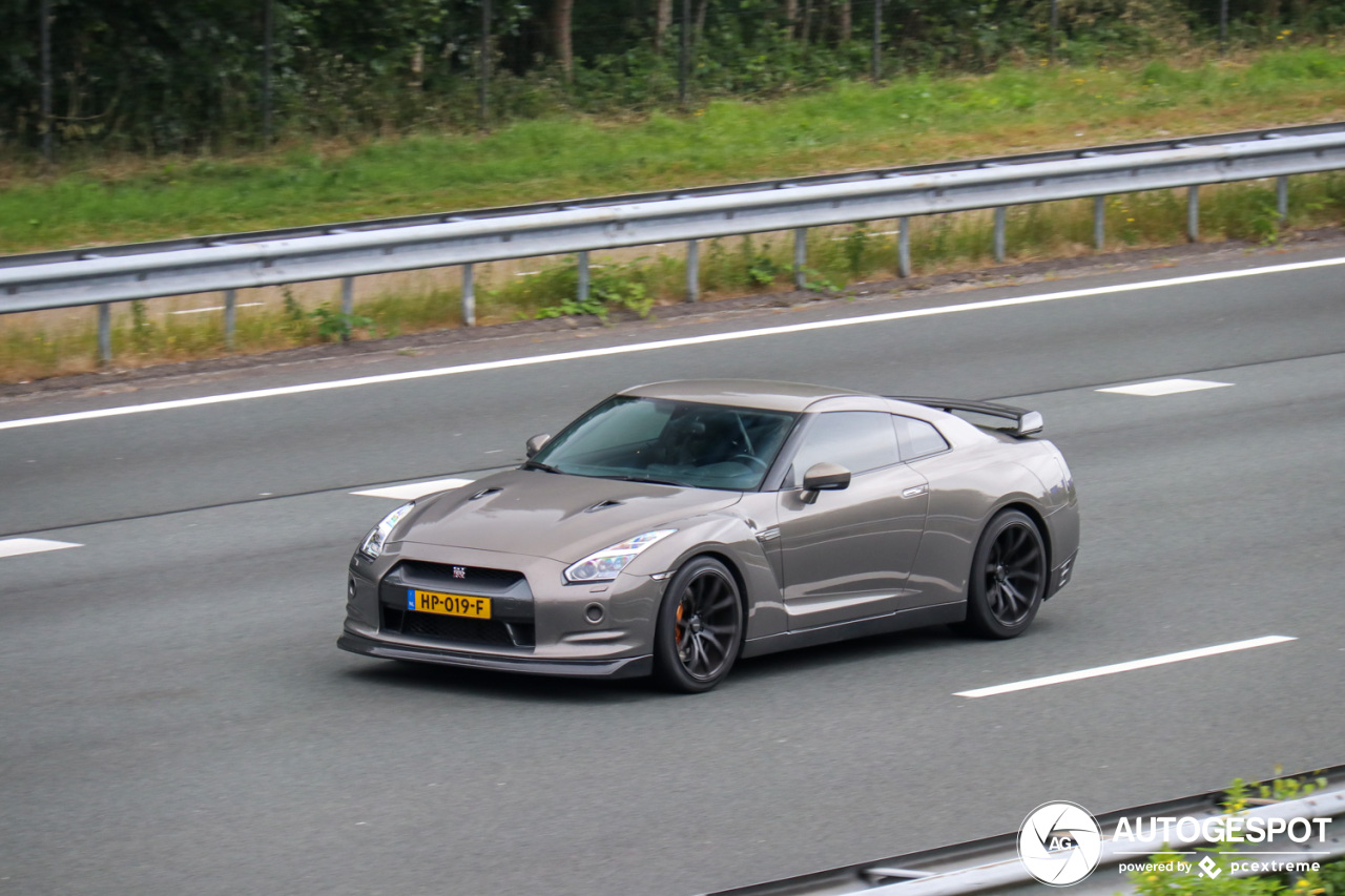 Nissan GT-R