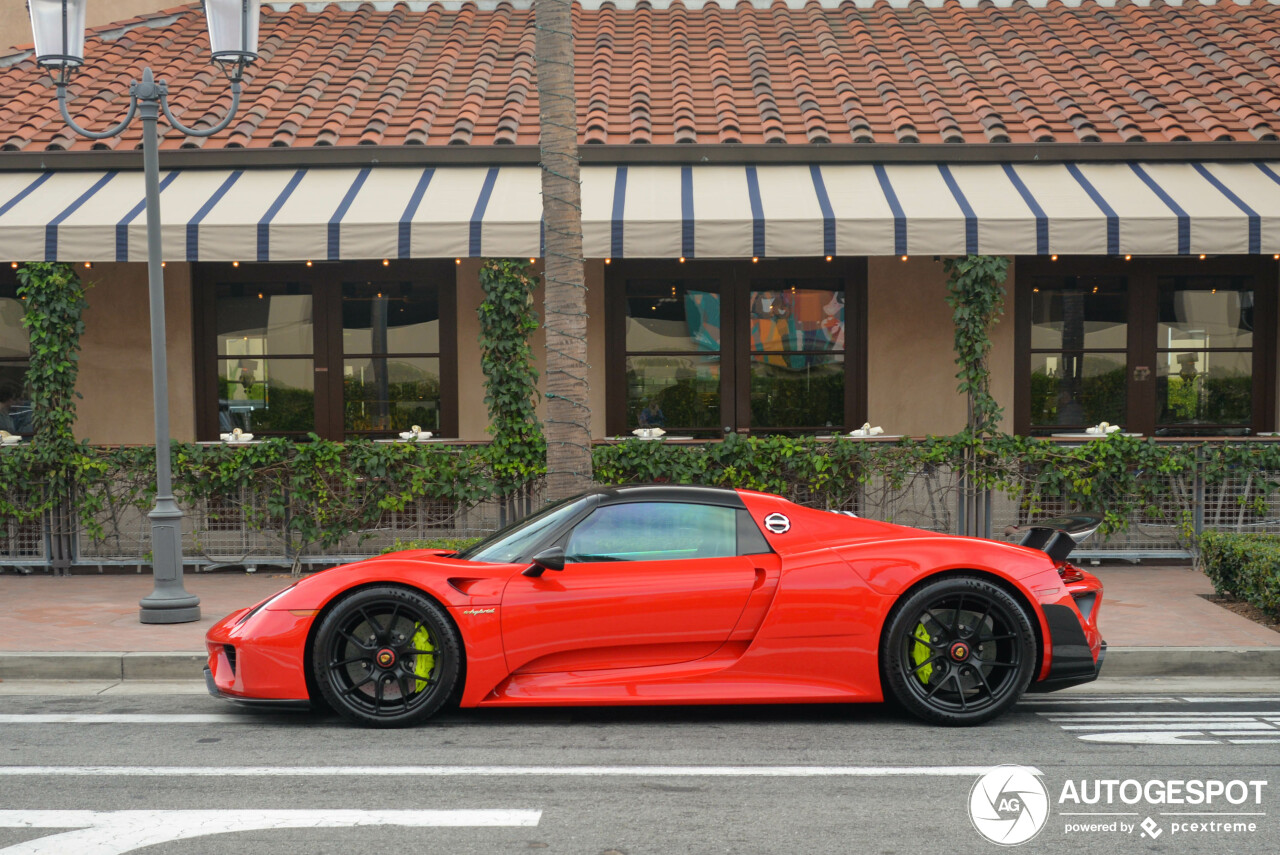 Porsche 918 Spyder Weissach Package