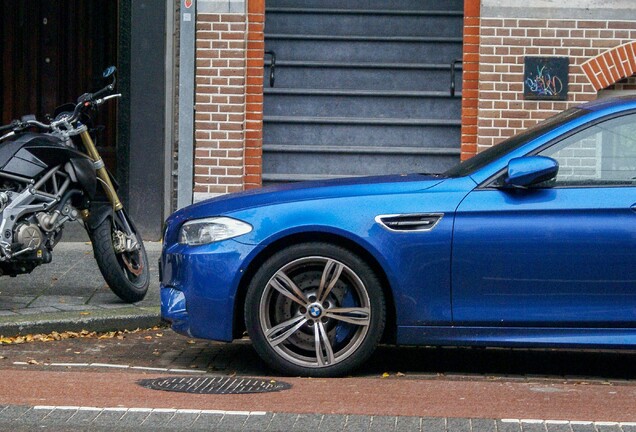 BMW M5 F10 2011