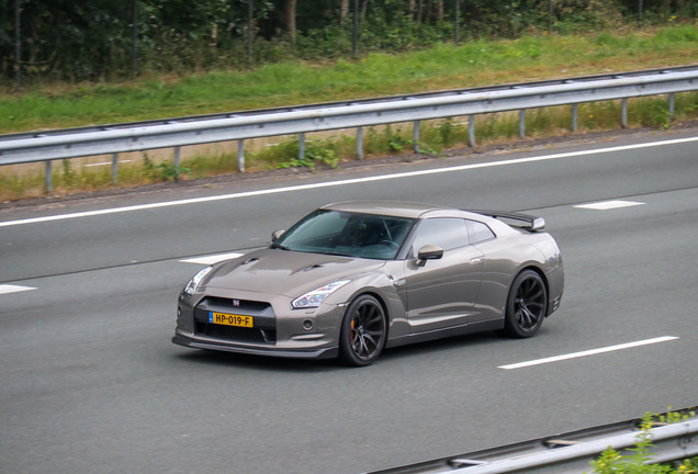 Nissan GT-R