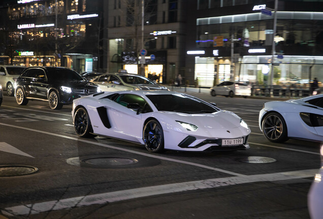 Lamborghini Aventador S LP740-4