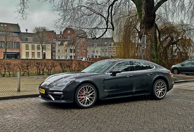 Porsche 971 Panamera Turbo