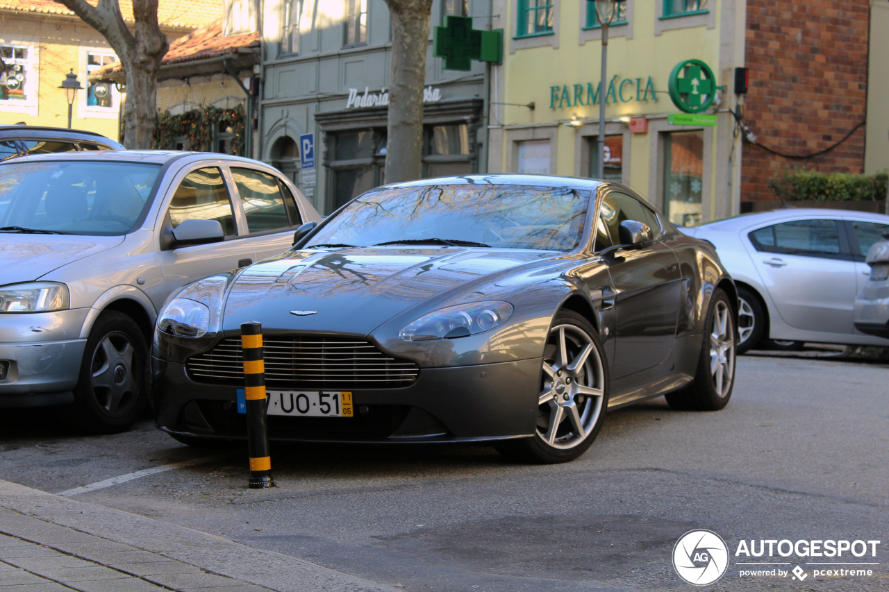 Aston Martin V8 Vantage 2012