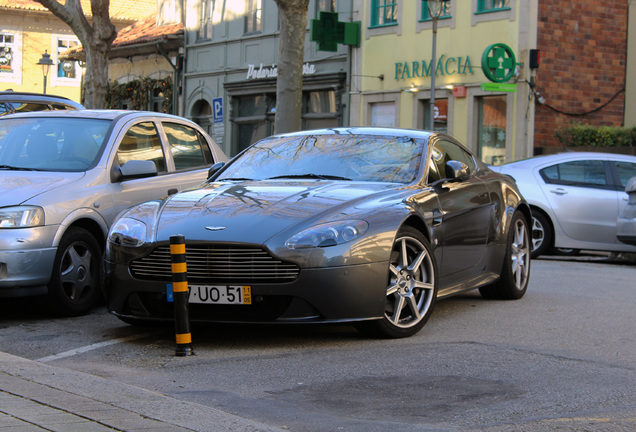 Aston Martin V8 Vantage 2012