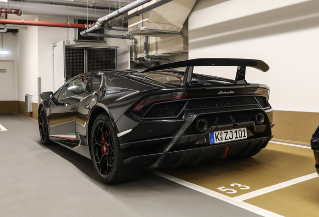 Lamborghini Huracán LP640-4 Performante