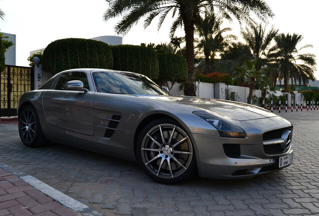 Mercedes-Benz SLS AMG