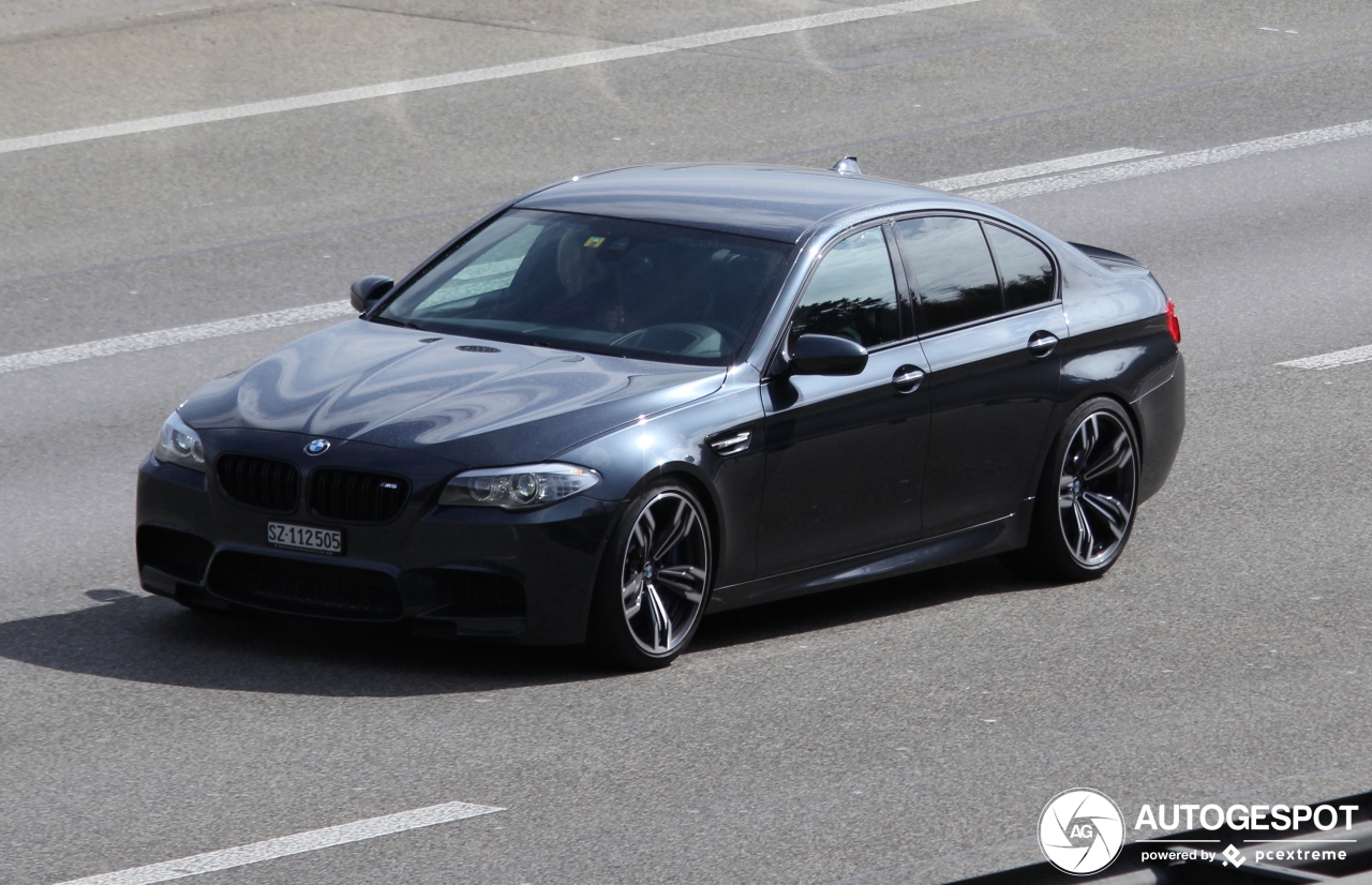 BMW M5 F10 2011