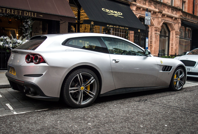 Ferrari GTC4Lusso