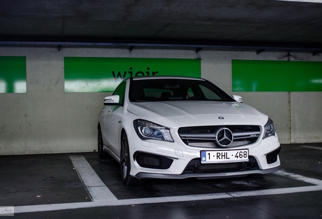 Mercedes-Benz CLA 45 AMG C117