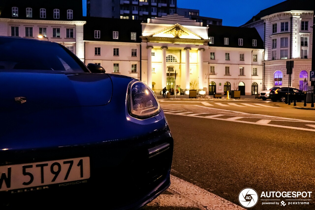 Porsche 971 Panamera Turbo