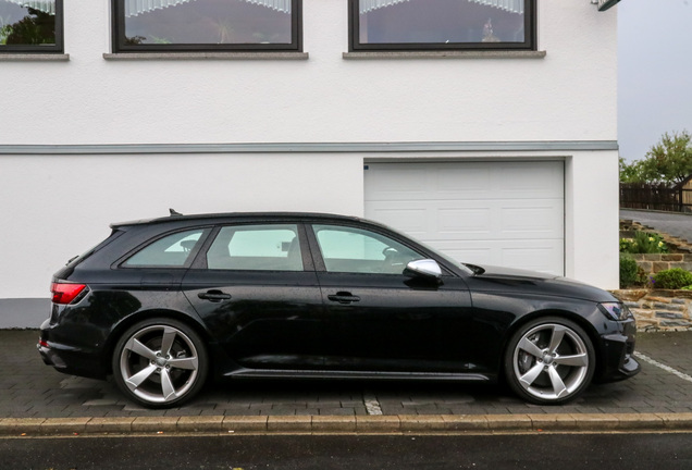 Audi RS4 Avant B9