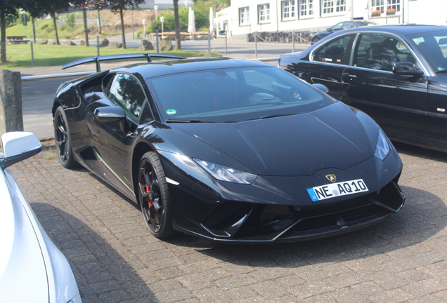 Lamborghini Huracán LP640-4 Performante