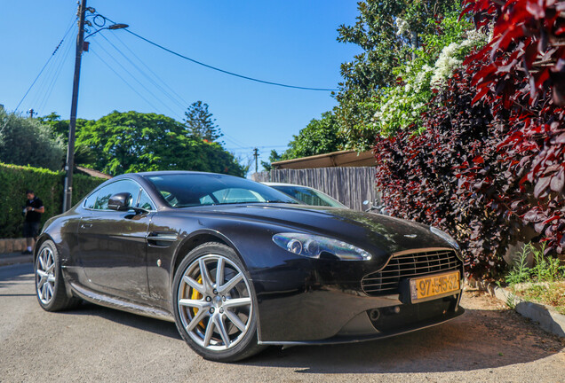 Aston Martin V8 Vantage 2012