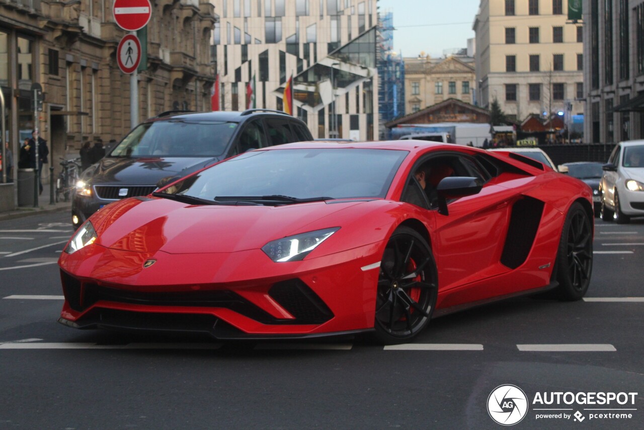 Lamborghini Aventador S LP740-4