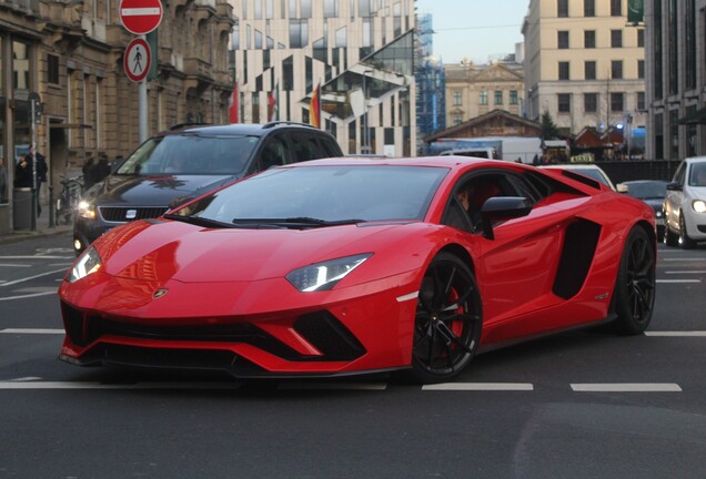 Lamborghini Aventador S LP740-4