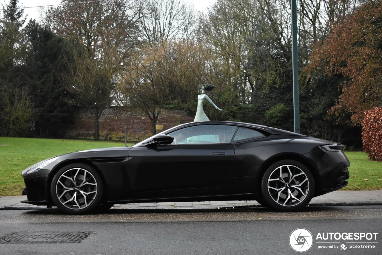 Aston Martin DB11 V8