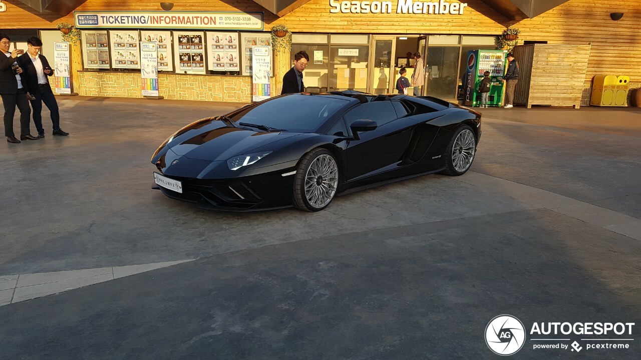 Lamborghini Aventador S LP740-4 Roadster