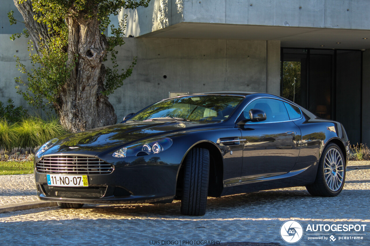 Aston Martin DB9 2010