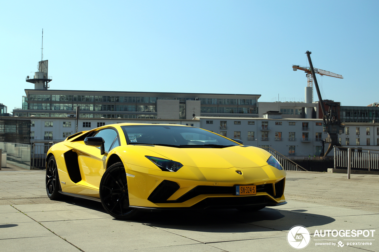 Lamborghini Aventador S LP740-4