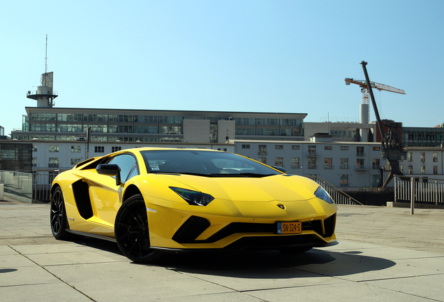 Lamborghini Aventador S LP740-4