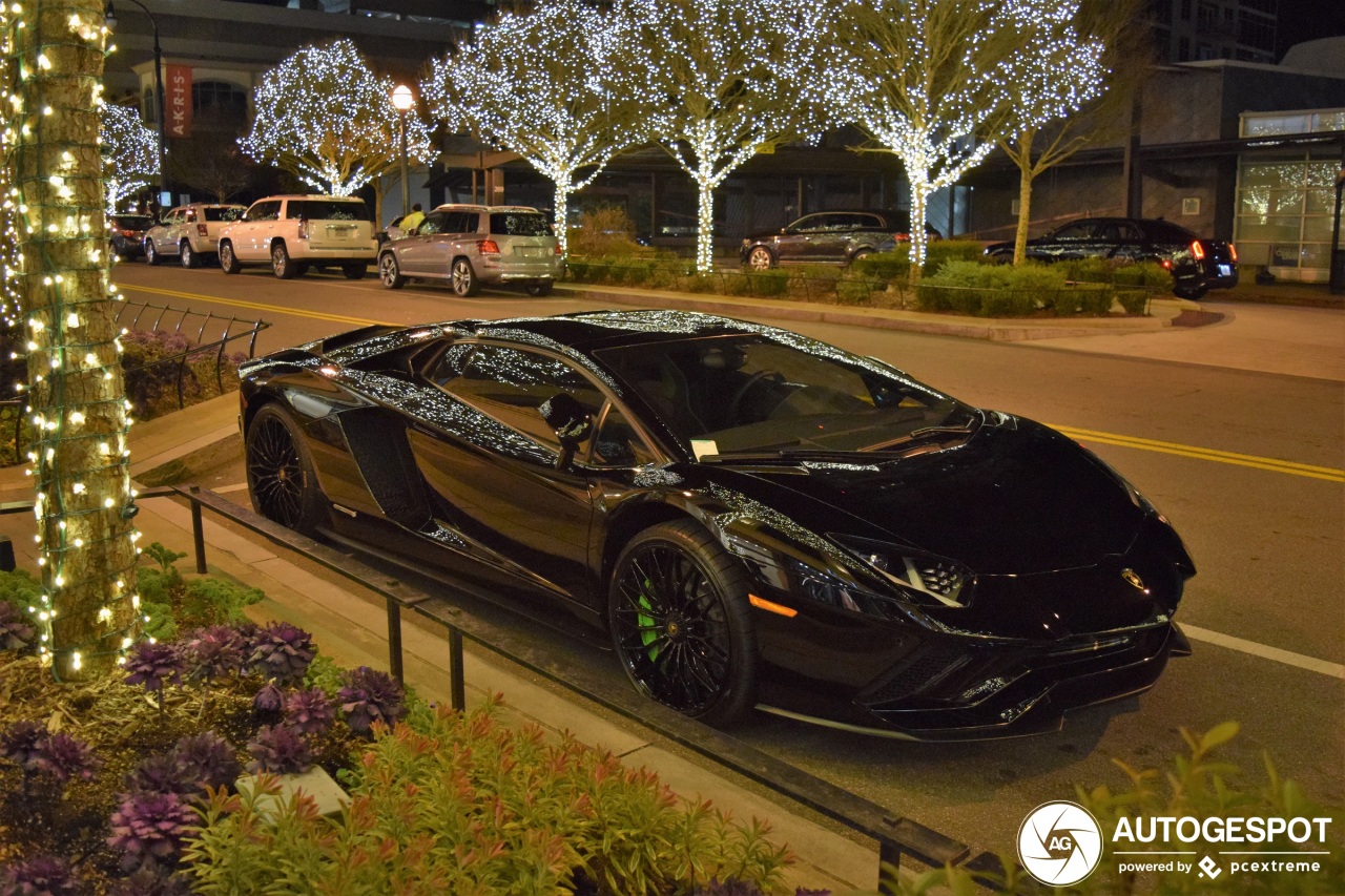 Lamborghini Aventador S LP740-4 Roadster