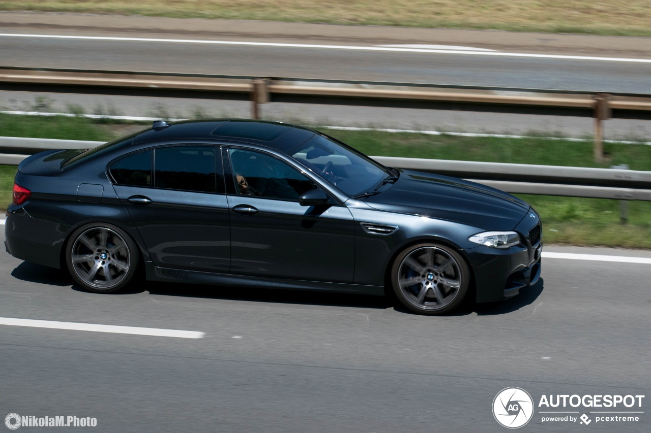 BMW M5 F10 2011