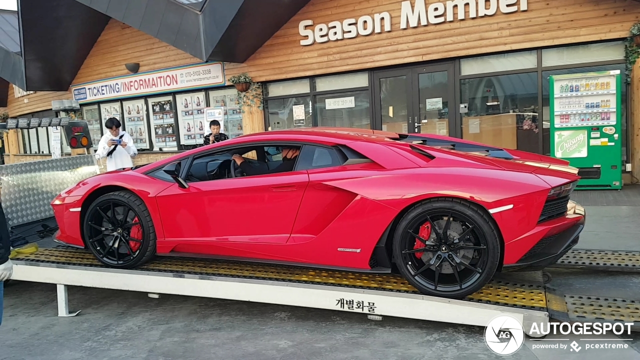 Lamborghini Aventador S LP740-4