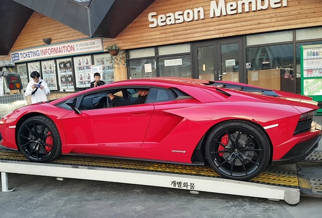 Lamborghini Aventador S LP740-4