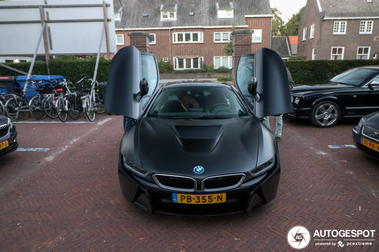 BMW i8 Protonic Frozen Black Edition