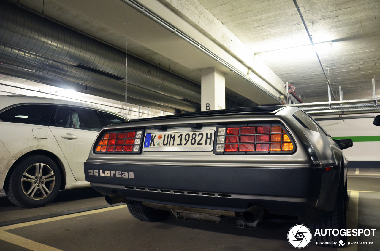 DeLorean DMC-12