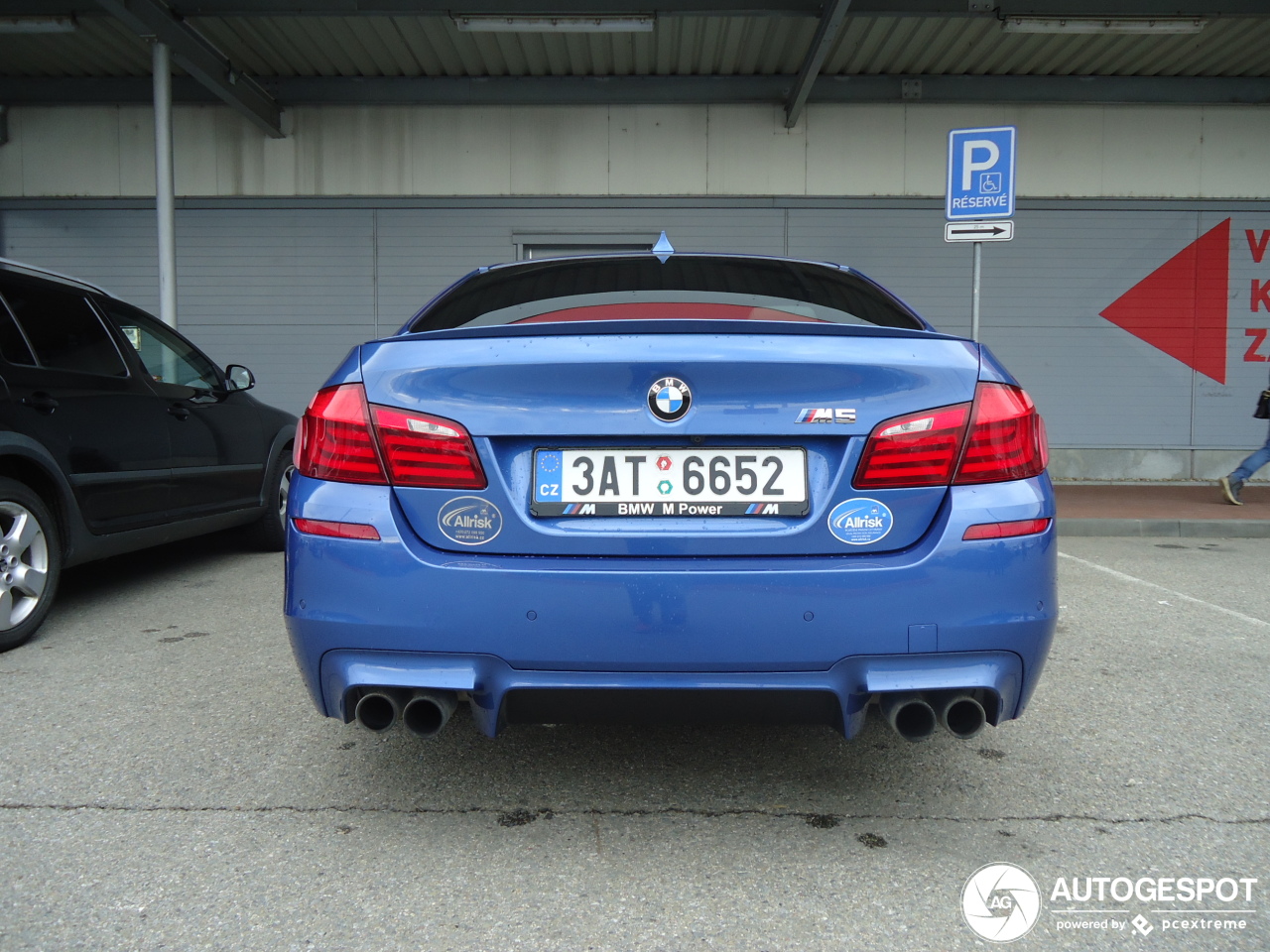 BMW M5 F10 2011