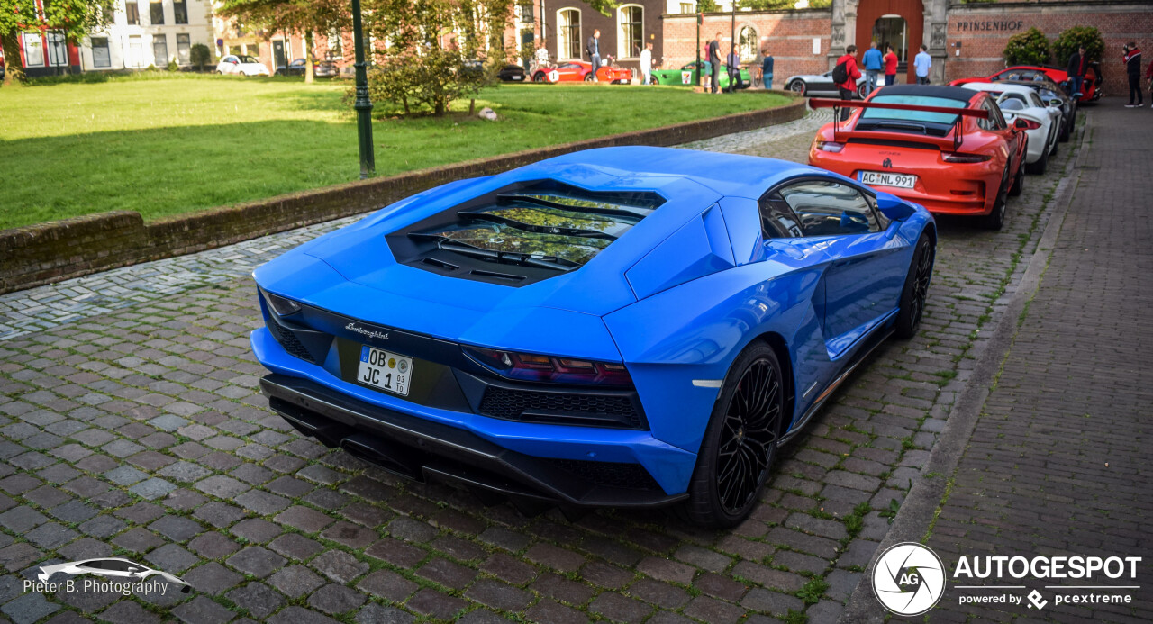 Lamborghini Aventador S LP740-4