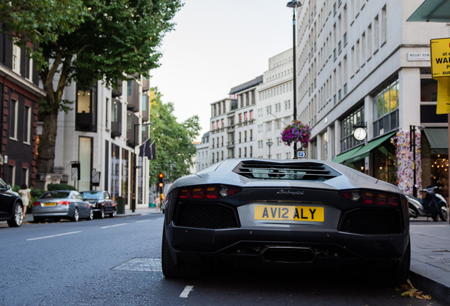 Lamborghini Aventador LP700-4