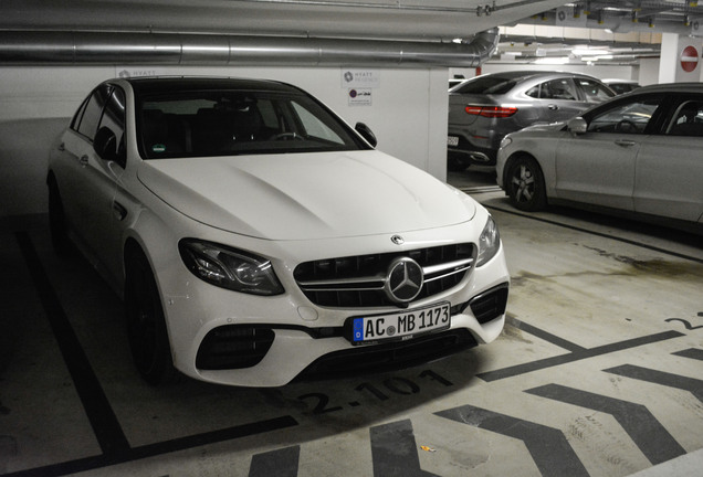 Mercedes-AMG E 63 S W213