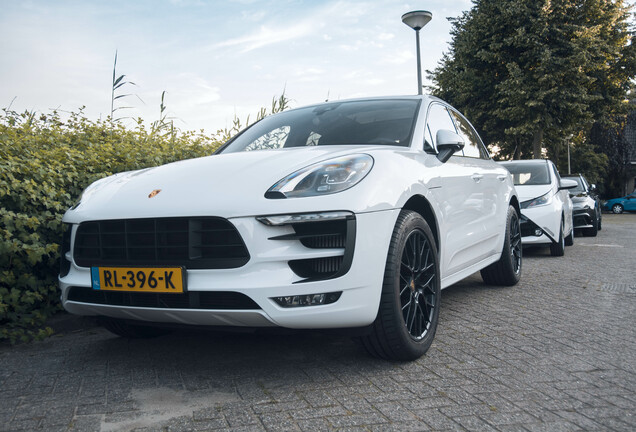 Porsche 95B Macan GTS