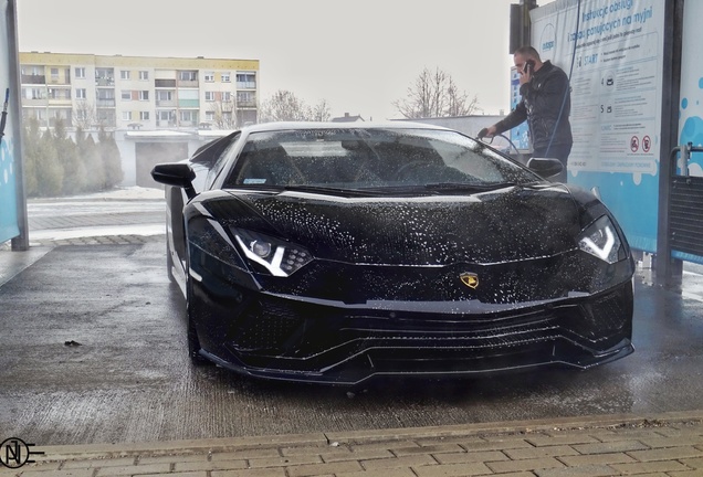 Lamborghini Aventador S LP740-4