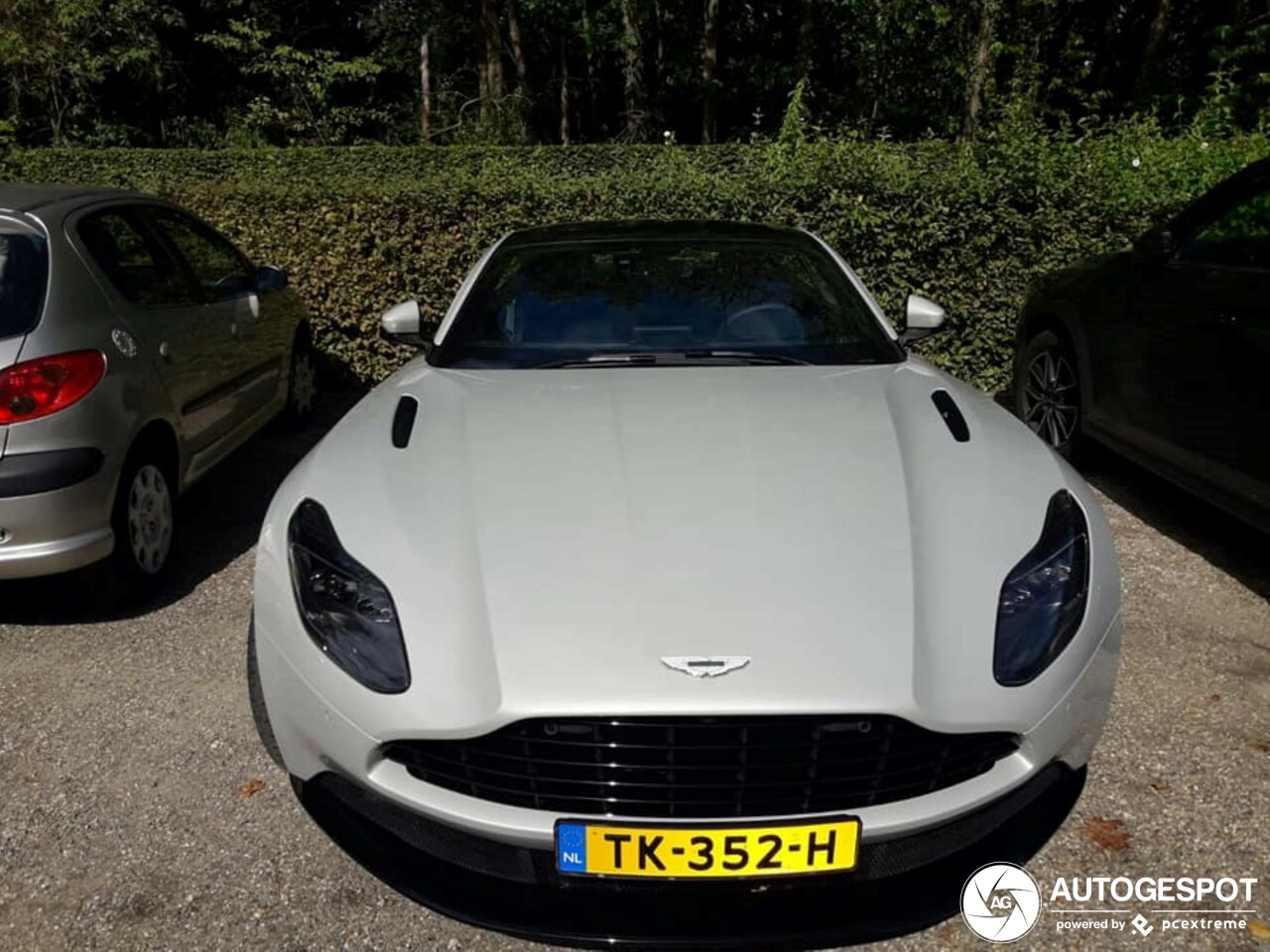 Aston Martin DB11 V8