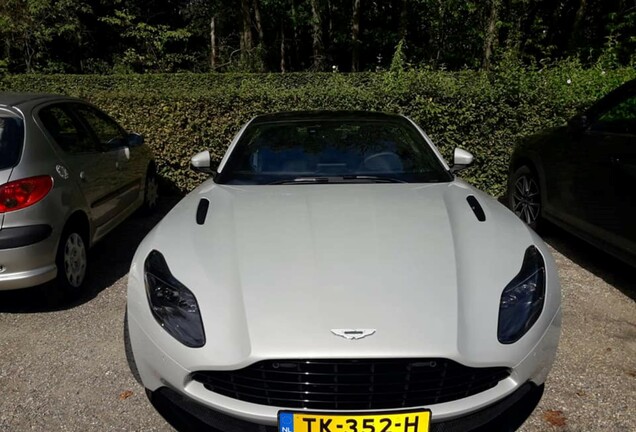 Aston Martin DB11 V8