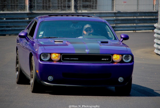 Dodge Challenger SRT-8