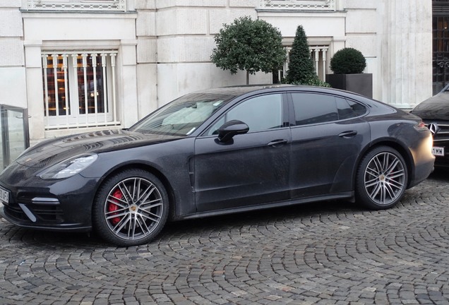 Porsche 971 Panamera Turbo