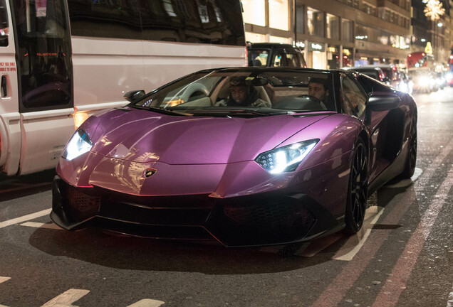 Lamborghini Aventador LP700-4 Roadster