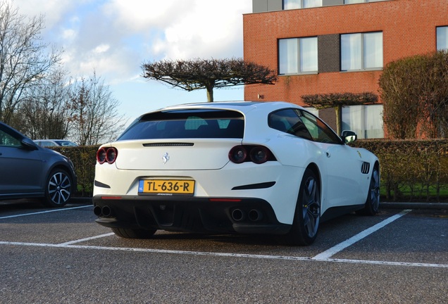 Ferrari GTC4Lusso T