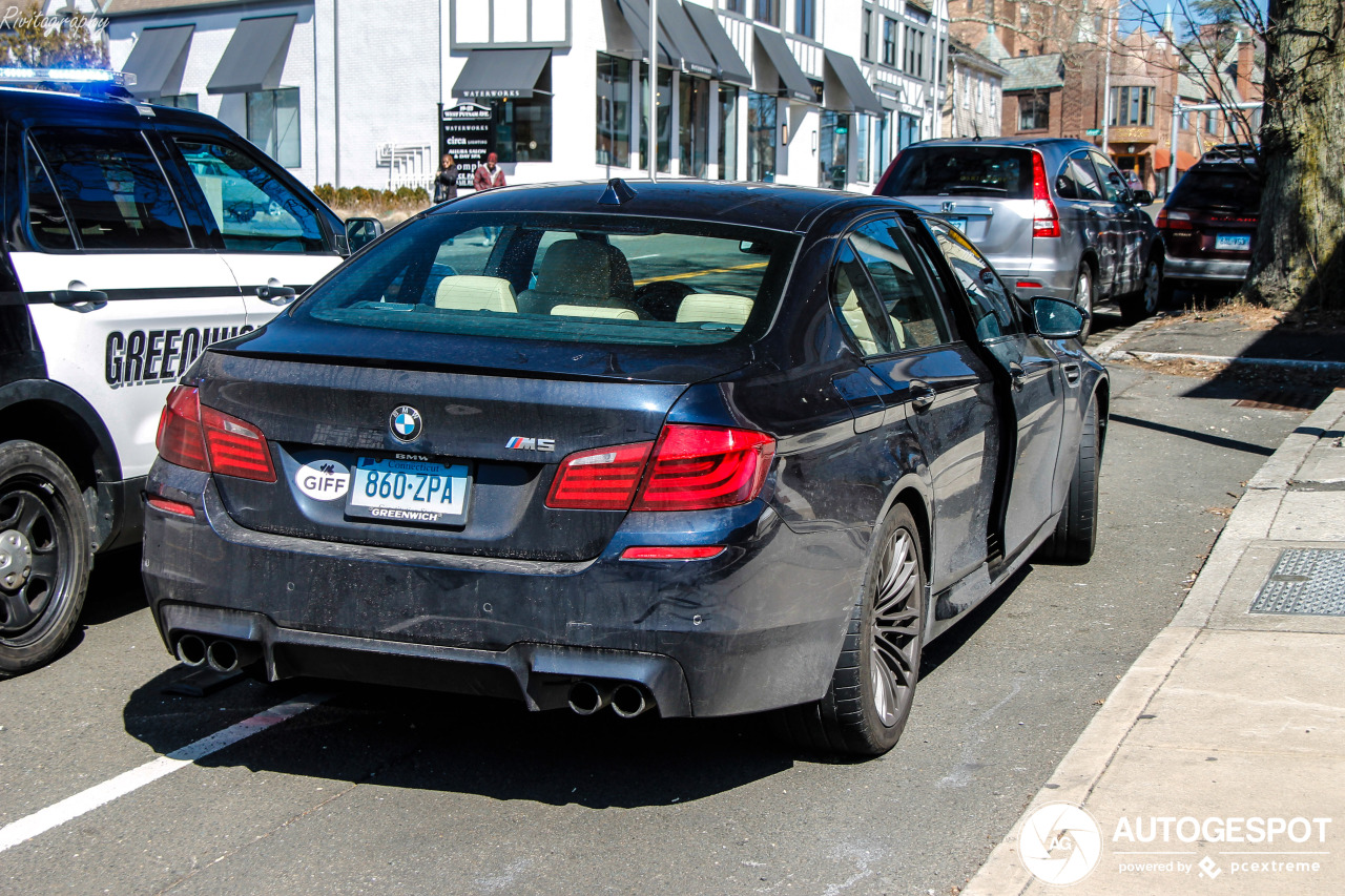 BMW M5 F10 2011