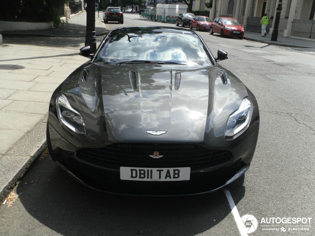 Aston Martin DB11