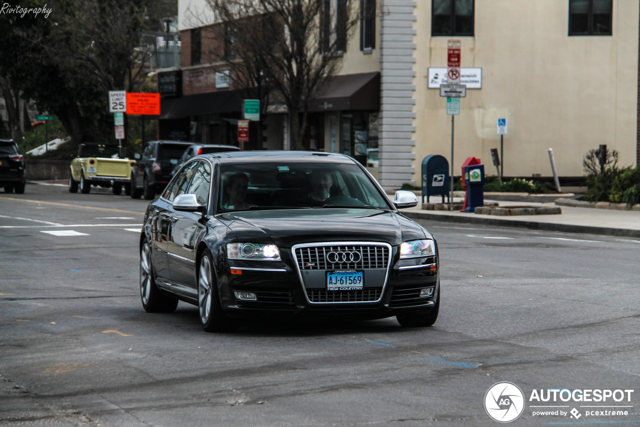 Audi S8 D3