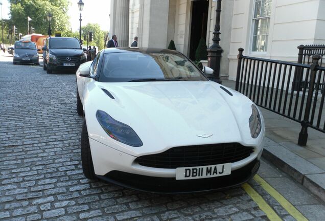 Aston Martin DB11 V8