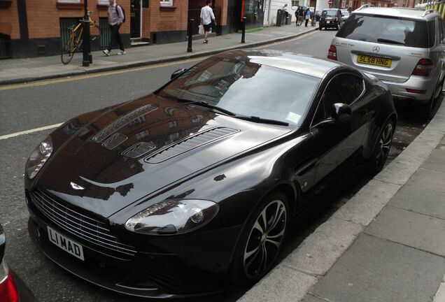 Aston Martin V12 Vantage Carbon Black Edition