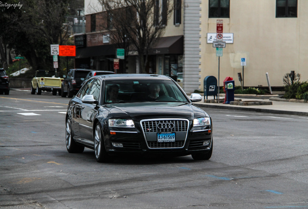 Audi S8 D3