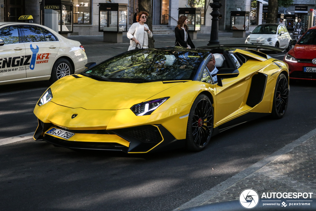 Lamborghini Aventador LP700-4 Roadster