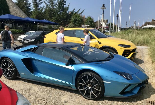 Lamborghini Aventador S LP740-4 Roadster